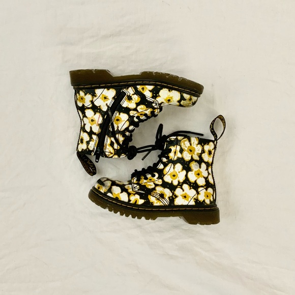 ❌SOLD❌ Dr Martens | Toddler 1460 Pansy Patent Leather Lace Up Boots | Size 9 - Picture 3 of 9